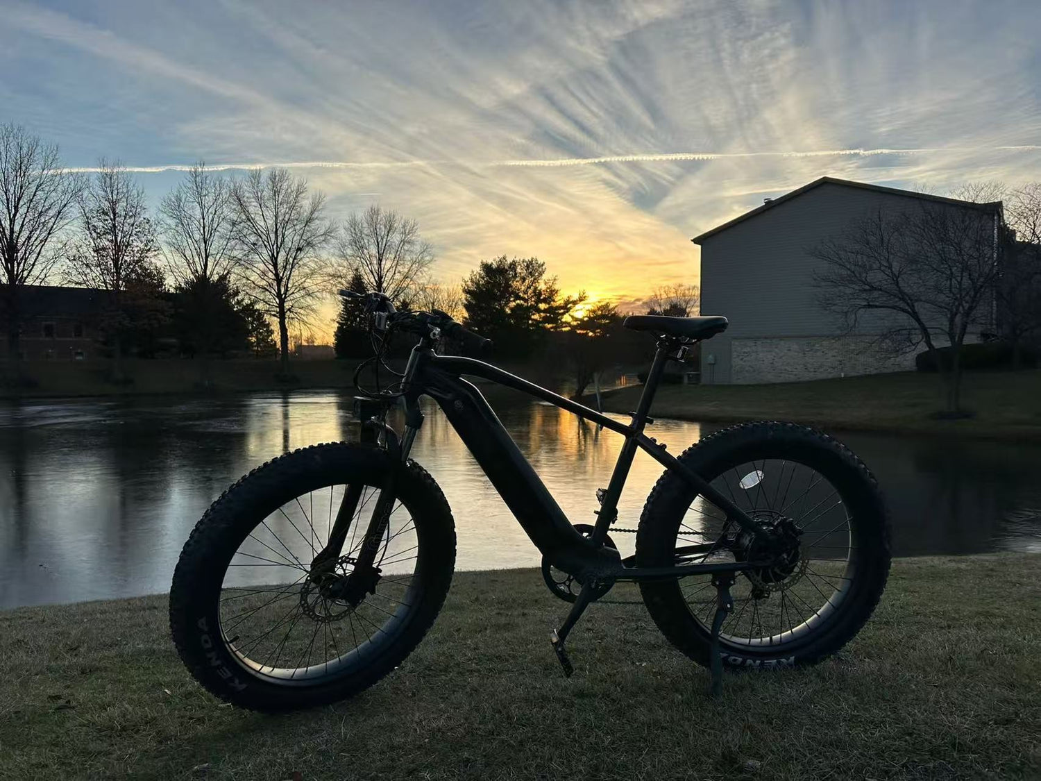 Ride Longer, Hurt Less: Your Guide to Preventing Knee Pain on an E-Bike